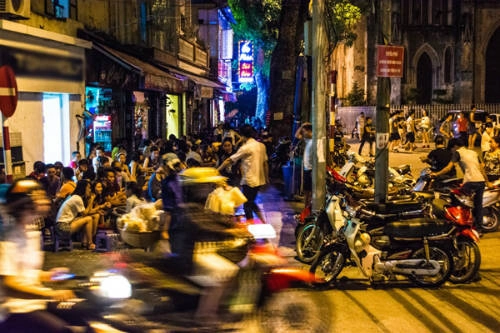 Con phố ăn uống tập nập ở Hà Nội. Con phố ăn uống tập nập ở Hà Nội.