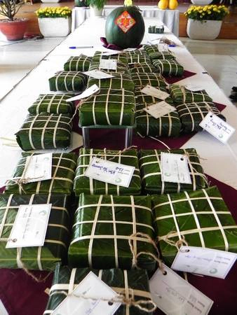 Lượng bánh chưng do khách làm ra đều được ghi tên cẩn thận. Nhiều chiếc bánh được gói khéo léo đến nỗi khó lòng nhận ra nó được làm bởi một người nước ngoài. goibanhchungtaimuine-ivivu-9