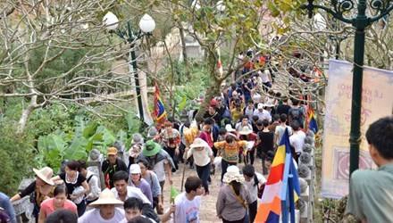 Hôm nay 28/2 tức mùng 10 tháng Giêng năm Ất Mùi, khai hội xuân Yên Tử 2015. hoiyentu-ivivu-1