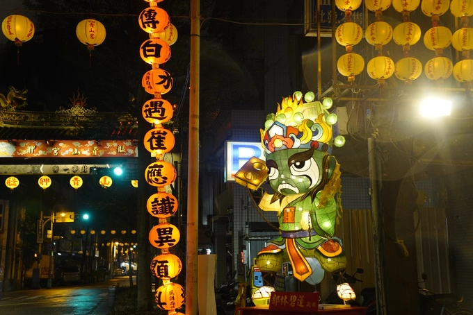 Dọc các con đường ở Đài Bắc cũng có đèn lồng trang trí. Du khách có thể đến một số điểm tham quan như Taipei Railway Department, Bưu điện Đài Bắc, Mitsui Warehouse... để tham gia lễ hội, chụp ảnh đến ngày 4/3.