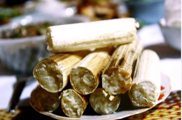 Cơm lam là món ăn nổi tiếng của người đồng bào ở bản Đôn. Cơm lam là món ăn nổi tiếng của người đồng bào ở bản Đôn.