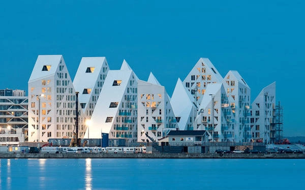 Khu phố Iceberg gồm những tòa nhà trắng có những điểm nhọn vươn cao như các đỉnh núi tuyết trên thung lũng, hứa hẹn là điểm tham quan mới ở Aarhus - Ảnh: wp