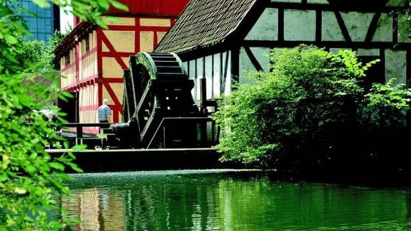 Quạt gió vận hành bằng nước ở Den Gamle By - Ảnh: visitaarhus.com