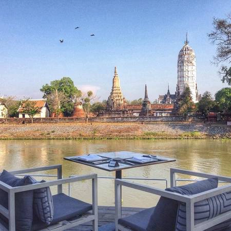 Ayutthaya được bao quanh bởi ba dòng sông thơ mộng: Chao Phraya, Lop Buri và Pasak và là nơi lưu lại những dấu ấn vàng son của kinh đô tồn tại hơn 400 năm từ giữa thế kỷ 14 đến nửa cuối thế kỷ 18. Ảnh: kam_onnicha/ instagram Ayutthaya được bao quanh bởi ba dòng sông thơ mộng: Chao Phraya, Lop Buri và Pasak và là nơi lưu lại những dấu ấn vàng son của kinh đô tồn tại hơn 400 năm từ giữa thế kỷ 14 đến nửa cuối thế kỷ 18. Ảnh: kam_onnicha/ instagram