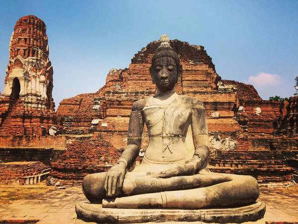 Trải qua bao thăng trầm lịch sử, Ayutthaya giờ đây dù chỉ còn là phế tích, nhưng vẫn mang nét đẹp cuốn hút về một vùng đất uy nghiêm, huyền bí, khiến cho bất kỳ du khách nào khi đã đặt chân đến đây đều chìm đắm trong cảm giác trầm mặc, thiêng liêng khó tả. Ảnh: ylerichard/instagram Trải qua bao thăng trầm lịch sử, Ayutthaya giờ đây dù chỉ còn là phế tích, nhưng vẫn mang nét đẹp cuốn hút về một vùng đất uy nghiêm, huyền bí, khiến cho bất kỳ du khách nào khi đã đặt chân đến đây đều chìm đắm trong cảm giác trầm mặc, thiêng liêng khó tả. Ảnh: ylerichard/instagram