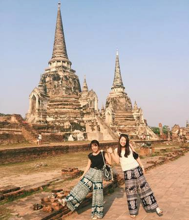 Wat Phra Si Sanphet là ngôi đền lớn nhất trong quần thể Ayutthaya, ngày xưa từng là nơi ở và tiến hành các nghi lễ của hoàng gia, dấu tích để lại là những cột gạch khổng lồ sừng sững giữa trời. Ảnh: _a_y_u_k_a_/instagram Wat Phra Si Sanphet là ngôi đền lớn nhất trong quần thể Ayutthaya, ngày xưa từng là nơi ở và tiến hành các nghi lễ của hoàng gia, dấu tích để lại là những cột gạch khổng lồ sừng sững giữa trời. Ảnh: _a_y_u_k_a_/instagram