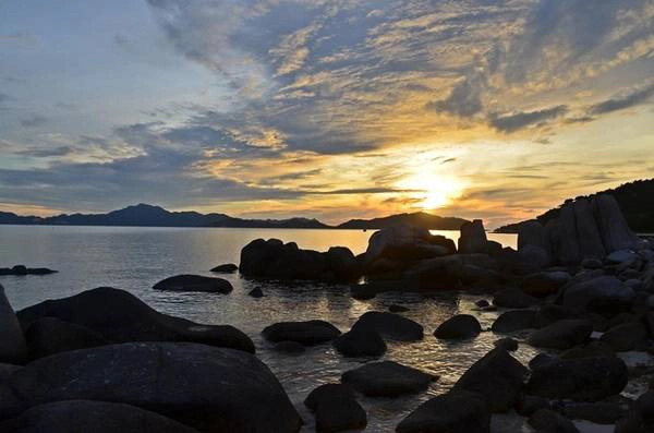 Bình minh trên biển Bình Tiên. Ảnh: FB Biển Bình Tiên Bình minh trên biển Bình Tiên. Ảnh: FB Biển Bình Tiên