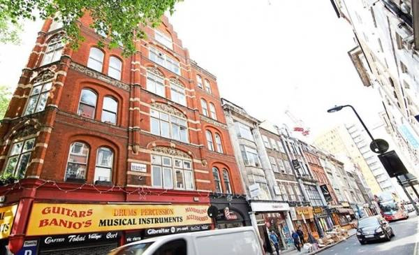 Denmark Street đã tồn tại từ thế kỷ 17 dưới thời nữ hoàng Victoria - Ảnh: Star2.com Denmark Street đã tồn tại từ thế kỷ 17 dưới thời nữ hoàng Victoria - Ảnh: Star2.com