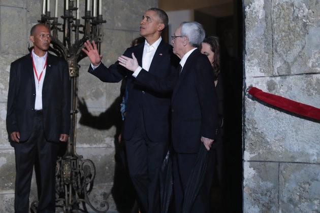 Sau đó, Tổng thống Obama đã tới chiêm ngưỡng bức chân dung của cố Tổng thống Abraham Lincoln được treo ở lối vào Museo de la Ciudad, bảo tàng nằm một bên quảng trường Armas tuyệt đẹp. Sau đó, Tổng thống Obama đã tới chiêm ngưỡng bức chân dung của cố Tổng thống Abraham Lincoln được treo ở lối vào Museo de la Ciudad, bảo tàng nằm một bên quảng trường Armas tuyệt đẹp.