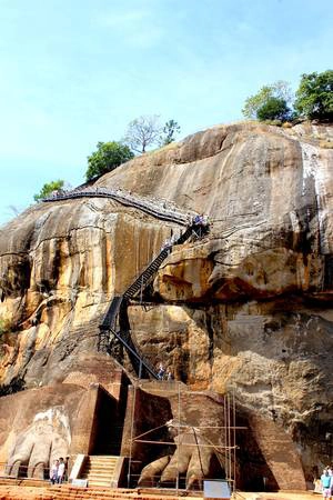 Các bậc thang dẫn lên Sigiriya