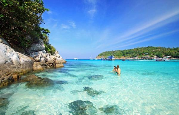 Du khách sẽ được tham gia nhiều trải nghiệm thú vị tại đảo Coral xinh đẹp. Du khách sẽ được tham gia nhiều trải nghiệm thú vị tại đảo Coral xinh đẹp.