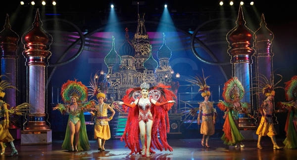 Những màn trình diễn đặc sắc tại Alcaza Cabaret. Những màn trình diễn đặc sắc tại Alcaza Cabaret.