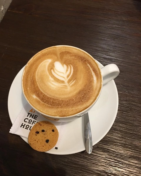 Tiền đạo Hà Đức Chinh đã check in với món bánh tráng nướng trên instagram của mình. Ngoài ra cũng trên instagram, Chinh còn up khá nhiều ảnh các loại sinh tố, nâu đá. Có lẽ đây là những món đồ uống ưa thích của chàng trai quê Phú Thọ. Tiền đạo Hà Đức Chinh đã check in với món bánh tráng nướng trên instagram của mình. Ngoài ra cũng trên instagram, Chinh còn up khá nhiều ảnh các loại sinh tố, nâu đá. Có lẽ đây là những món đồ uống ưa thích của chàng trai quê Phú Thọ.