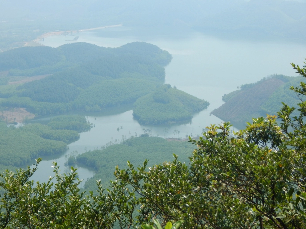 kham-pha-dinh-hon-vuon-tuyet-dep-tai-xu-hue-mong-mo-ivivu-12