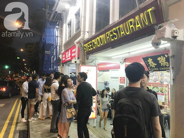 Ngoài các món dimsum, hàng dài người chờ đến lượt cũng được tính là một loại "đặc sản" của Swee Choon Tim Sum. (Ảnh HT)