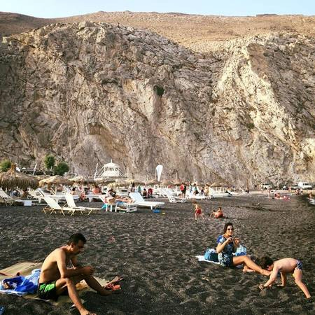 Chính sự khác biệt về địa chất đã thu hút rất nhiều du khách đến với Santorini. Chính sự khác biệt về địa chất đã thu hút rất nhiều du khách đến với Santorini.