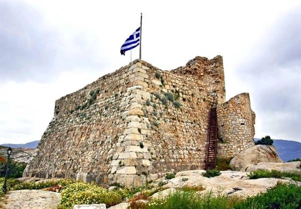 Phế tích lâu đài các hiệp sĩ Thánh John - Ảnh: sunny-greece.com