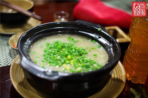 Ngoài cháo gà nấm, thực đơn ở đây còn có nhiều món ngon hấp dẫn không kém như cháo tôm, cháo sườn, cháo cá hồi. (Ảnh: Internet) Ngoài cháo gà nấm, thực đơn ở đây còn có nhiều món ngon hấp dẫn không kém như cháo tôm, cháo sườn, cháo cá hồi. (Ảnh: Internet)