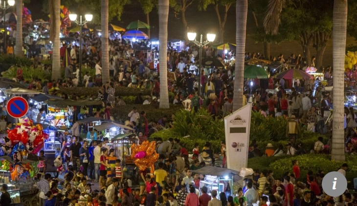 kham-pha-le-hoi-nuoc-bon-om-touk-dac-sac-tai-campuchia-ivivu-4