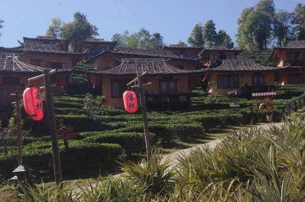 Khung cảnh đồi núi xanh ngút ngàn với sông nước hữu tình đã biến nơi đây trở thành một bức tranh sông nước tổng thể tuyệt đẹp. Khung cảnh đồi núi xanh ngút ngàn với sông nước hữu tình đã biến nơi đây trở thành một bức tranh sông nước tổng thể tuyệt đẹp.