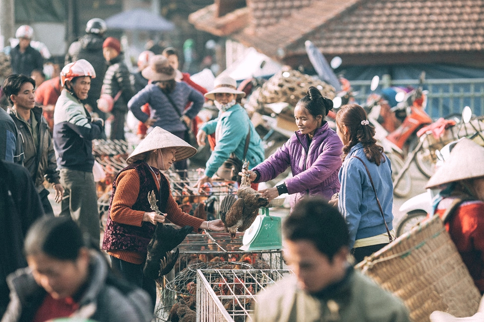 Chợ văn hoá Bắc Hà được họp vào chủ nhật hàng tuần tại trung tâm thị trấn Bắc Hà, huyện Bắc Hà, tỉnh Lào Cai, cách thành phố Lào Cai khoảng 60 km. Phiên chợ này nổi tiếng và có quy mô lớn nhất khu vực vùng cao biên giới.