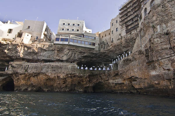 Khách sạn Grotta Palazzese - Ảnh: wp Khách sạn Grotta Palazzese - Ảnh: wp