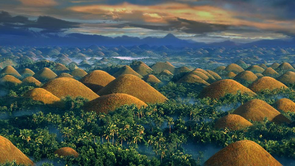 Đồi Sô cô la là điểm tham quan nổi tiếng nhất ở Bohol. Ảnh: Travelchannel.com