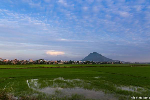 Chúng tôi dậy từ 5h để bắt đầu hành trình khám phá Phú Yên. Trong ảnh là bình minh ở núi Chóp Chài. Chúng tôi dậy từ 5h để bắt đầu hành trình khám phá Phú Yên. Trong ảnh là bình minh ở núi Chóp Chài.