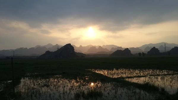 Đường đi Lam Kinh về phía tây Thanh Hóa. Đường đi Lam Kinh về phía tây Thanh Hóa.