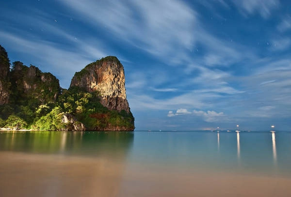 Railay là một bãi biển vắng vẻ nhưng mang một vẻ đẹp rất tuyệt vời.