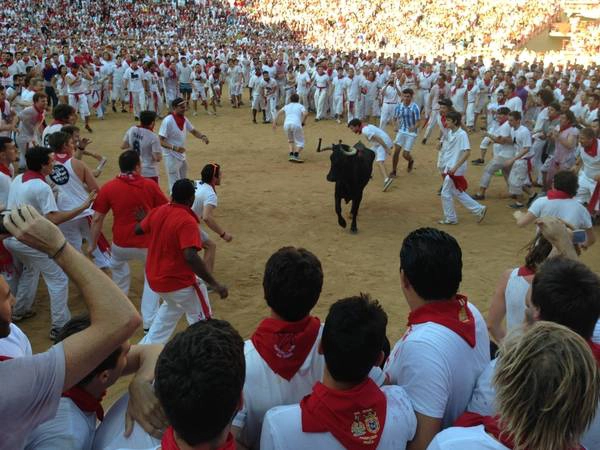 Lễ hội San Fermin được đánh giá là độc đáo nhất và cũng đáng sợ nhất hành tinh. Lễ hội San Fermin được đánh giá là độc đáo nhất và cũng đáng sợ nhất hành tinh.