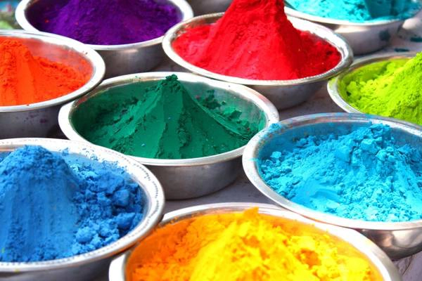 Những chậu bột được chuẩn bị cho lễ hội. Những chậu bột được chuẩn bị cho lễ hội.