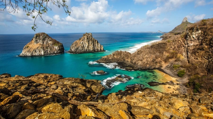 Brazil có tổng diện tích lên tới 8.511.965 km2, chiếm tới một nửa diện tích lục địa Nam Mỹ và xếp thứ năm trên thế giới. Nơi đây chiếm trọn trái tim khách du lịch với vô vàn cảnh quan thiên nhiên hùng vĩ và nền văn hoá Mỹ Latinh đặc sắc lâu đời. Brazil có tổng diện tích lên tới 8.511.965 km2, chiếm tới một nửa diện tích lục địa Nam Mỹ và xếp thứ năm trên thế giới. Nơi đây chiếm trọn trái tim khách du lịch với vô vàn cảnh quan thiên nhiên hùng vĩ và nền văn hoá Mỹ Latinh đặc sắc lâu đời.