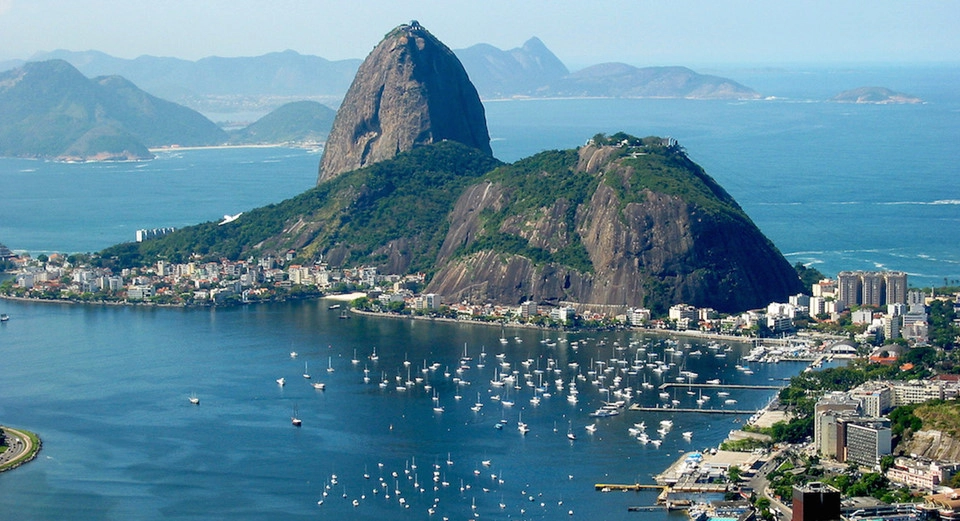 Từ đây, du khách có thể chiêm ngưỡng toàn cảnh thành phố Rio de Janero bên bờ biển Copacabana và đỉnh Pao de Acucar. Dành thời gian ngắm nhìn khung cảnh ấy trong chiều hoàng hôn chắc chắn là khoảnh khắc đáng nhớ cho bất kỳ ai. Từ đây, du khách có thể chiêm ngưỡng toàn cảnh thành phố Rio de Janero bên bờ biển Copacabana và đỉnh Pao de Acucar. Dành thời gian ngắm nhìn khung cảnh ấy trong chiều hoàng hôn chắc chắn là khoảnh khắc đáng nhớ cho bất kỳ ai.