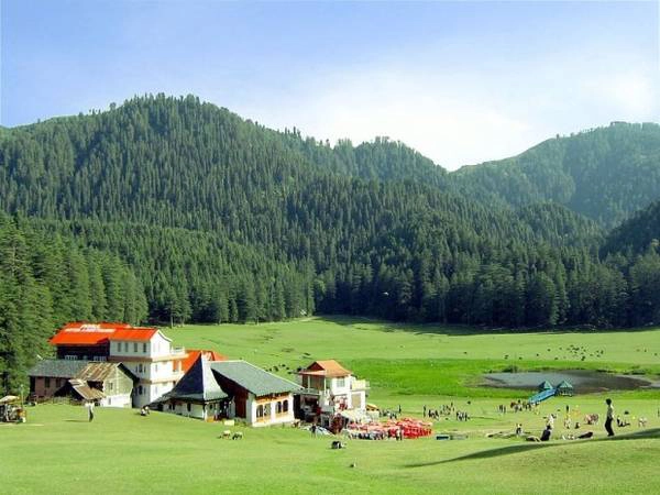 13. Đổng cỏ xanh hút tầm mắt của Khajjar ở Himachal Pradesh. Ảnh: SriniG 13. Đổng cỏ xanh hút tầm mắt của Khajjar ở Himachal Pradesh. Ảnh: SriniG