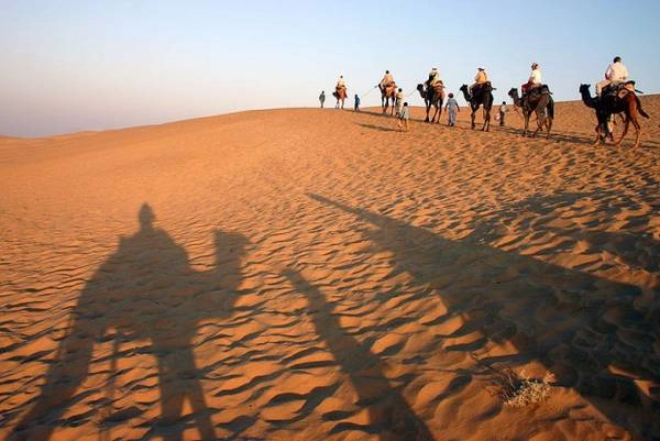 4. Cưỡi lạc đà băng qua sa mạc ở Rajasthan sẽ là một trải nghiệm khó quên đối với du khách. Ảnh: Flicka 4. Cưỡi lạc đà băng qua sa mạc ở Rajasthan sẽ là một trải nghiệm khó quên đối với du khách. Ảnh: Flicka