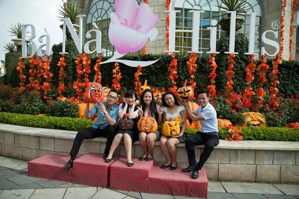 Toàn bộ không gian của khu du lịch được bày trí đặc trưng cho mùa lễ hội Halloween. Toàn bộ không gian của khu du lịch được bày trí đặc trưng cho mùa lễ hội Halloween.