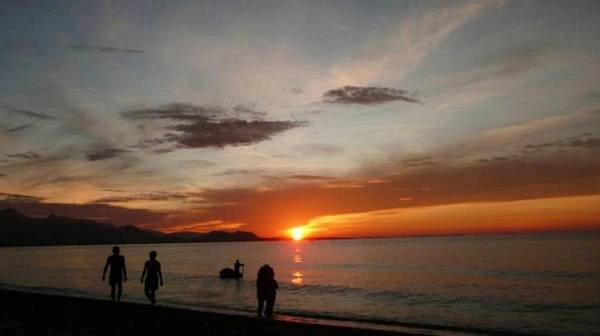  Bình minh trên biển Ninh Chữ. Ảnh: Citypassguide.