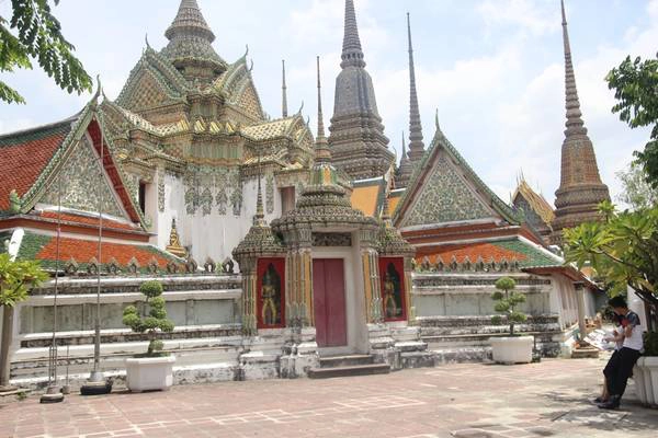 Wat Pho nổi tiếng với số lượng tượng Phật nhiều hơn bất kỳ ngôi đền, chùa nào khác trên toàn lãnh thổ Thái Lan. Ảnh: San San wat-pho-ivivu-48