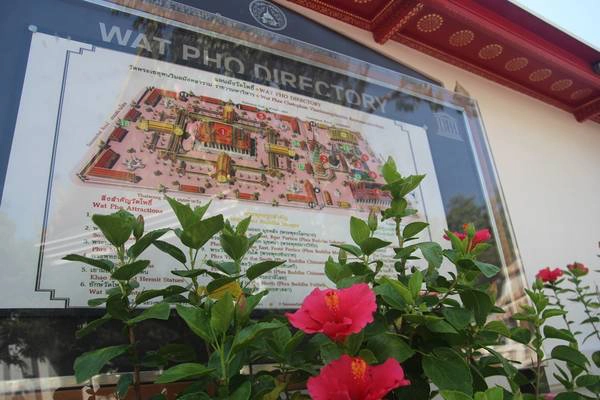 Do Wat Pho rất rộng, nên trước khi tham quan bạn có thể đến quầy thông tin để nhận bản hướng dẫn được phát miễn phí. Ảnh: San San wat-pho-ivivu-20