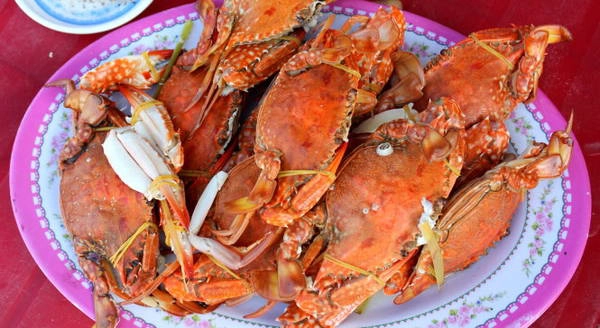 Ghẹ luộc chấm muối tiêu chanh - Ảnh: VÕ QUÝ CẦU Ghẹ luộc chấm muối tiêu chanh - Ảnh: VÕ QUÝ CẦU