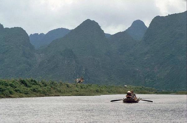 Trên dòng suối Yến.