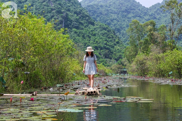 Khung cảnh đẹp như trong phim cổ trang khiến cho ai tới nơi đây cũng phải trầm trồ.