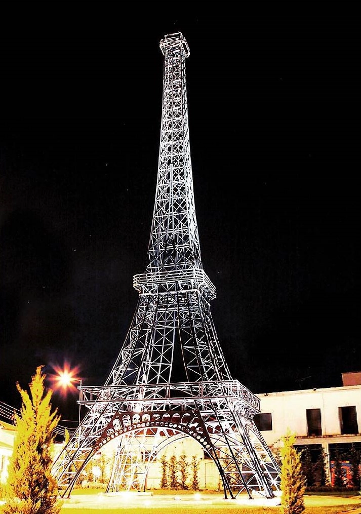 khong-den-phap-van-co-the-check-in-voi-nhung-phien-ban-eiffel-nay-ivivu-11