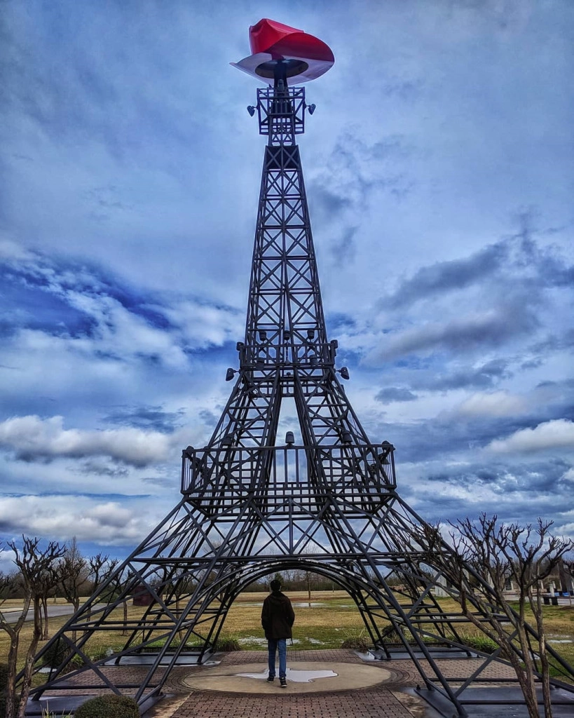 khong-den-phap-van-co-the-check-in-voi-nhung-phien-ban-eiffel-nay-ivivu-3