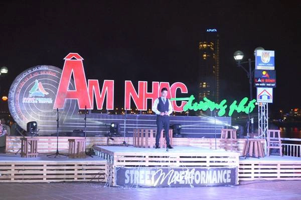 Âm nhạc đường phố - Hào hùng một khí thế. Âm nhạc đường phố - Hào hùng một khí thế.