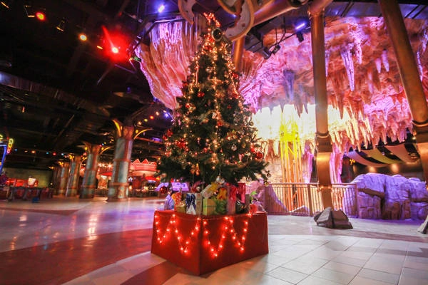 Bà Nà Hills đón Giáng sinh với cây thông Noel khổng lồ Bà Nà Hills đón Giáng sinh với cây thông Noel khổng lồ