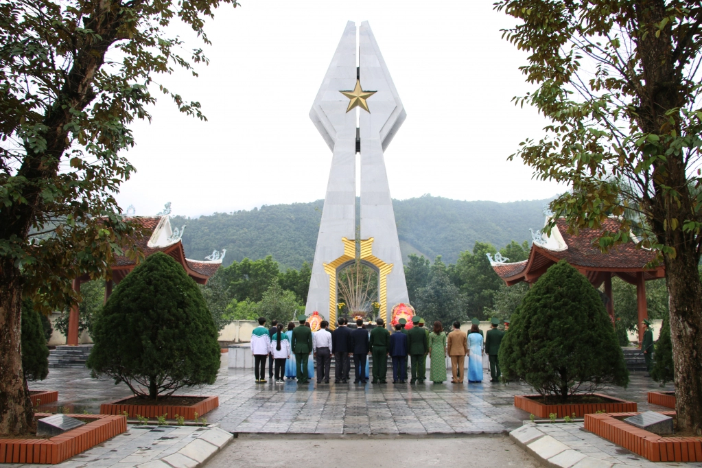 Đài tưởng niệm Pò Hèn. Ảnh: Báo Quảng Ninh.