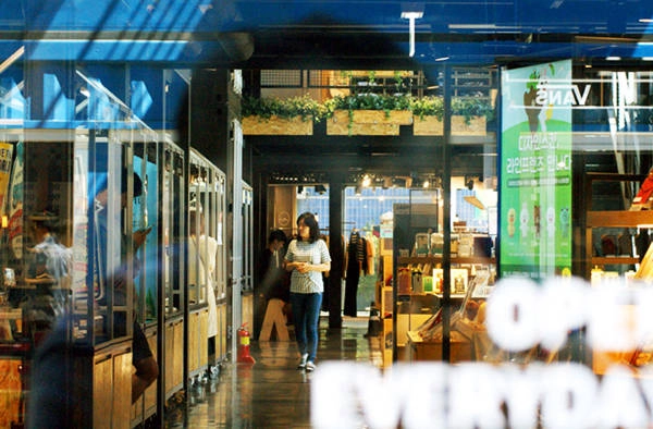 khu-kondae-sam-uat-o-seoul-cho-tin-do-mua-sam-ivivu-1