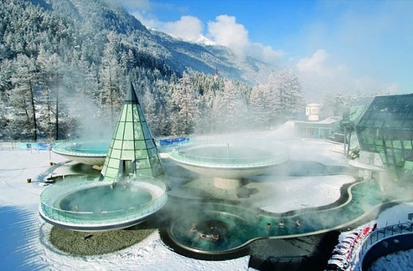 Resort rộng khoảng 22.000 m2 tọa lạc ở độ cao 3.000 m trên dãy Alps, nước Áo bốn mùa đều hút khách nhờ vị trí đặc biệt.